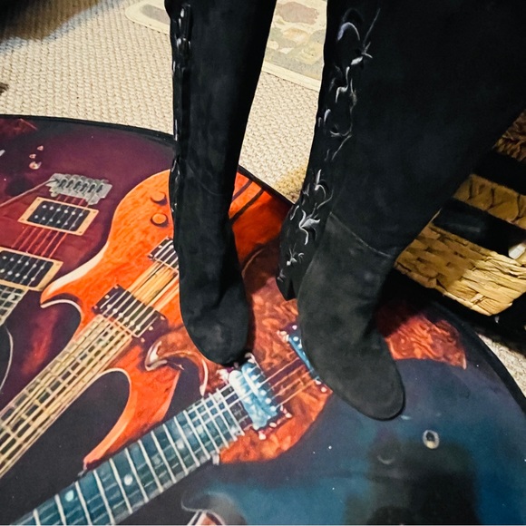 🎶Stunning Embroidered Kenneth Cole Suede Over-the-Knee Boots! - Picture 7 of 13